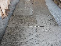 ANCIENT FLOORING IN RECOVERY OLDSTONE OF BOURGOGNE IN PHOTO THICKNESS ORIGINATE THEM AGE 1700 IN STOCK<br>
1000/2000 M2.<br>
MATERIAUX ANCIENS,RECLAIMED ANTIQUE LIMESTONE<br>
