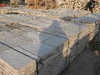 FLOORING IN  RECOVERY OLD STONE CUT 5 CM. IN PALETT DE M2 10,54, IDEAL FOR EXTERNAL PAVING.<br>
AVAILABLE IN STOCK OF 500 M2 IN WAREHOUSE.<br>
MATèRIAUX ANCIENS IN RECOVERY STONE OF BOURGOGNE,RECLAIMED ANTIQUE LIMESTONE.<br>
2015 DISCOUNT 10% ( PRICE SEND EMAIL ).